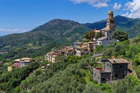 The mountain village of Legnaro, a district of the town of Levanto, lies on the hillside above the