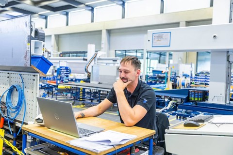 Minister President Michael Kretschmer visited TRUMPF Sachsen SE in Neukirch. After being welcomed