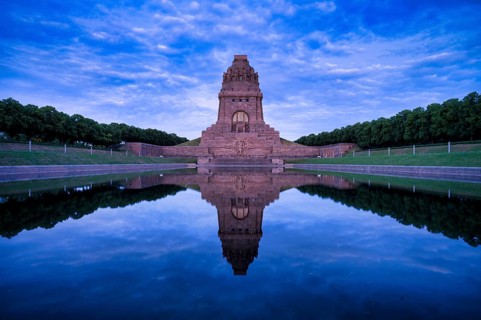 Monument to the Battle of the Nations, evening mood, reflection in the lake, blue hour, Leipzig,