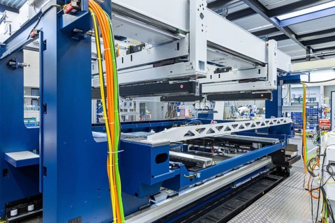 Minister President Michael Kretschmer visited TRUMPF Sachsen SE in Neukirch. After being welcomed