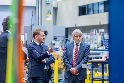 Minister President Michael Kretschmer visited TRUMPF Sachsen SE in Neukirch. After being welcomed
