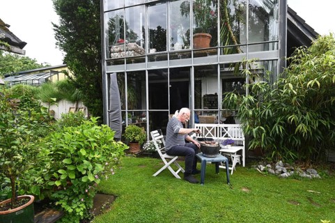 DEU. Germany, Iserlohn: This hobby gardener in Iserlohn maintains an extraordinary garden with