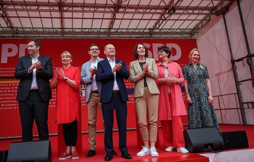 SPD rally for the European elections in Leipzig. Here the SPD Chairmen Lars Klingbeil: Petra
