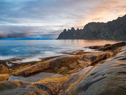 Devil's teeth at sunrise, Devils Teeth, Okshornan Mountains, Tungeneset, Senja, Norway, Europe