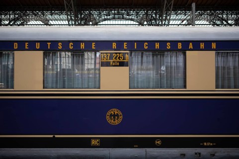 Fast-burning railcar class SVT 137 225 of the Hamburg type, Deutsche Reichsbahn DR, museum track 24