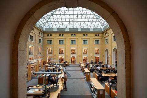 Interior view of reading room, students, students, Bibliotheca Albertina, University Library,