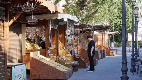 Souvenir shops, Footpath to the Grand Master's Palace, A lively market with various stalls along a