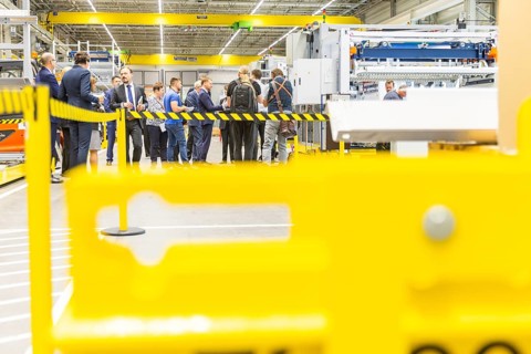 Minister President Michael Kretschmer visited TRUMPF Sachsen SE in Neukirch. After being welcomed