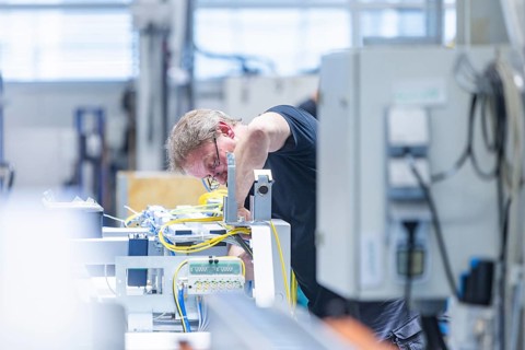 Minister President Michael Kretschmer visited TRUMPF Sachsen SE in Neukirch. After being welcomed