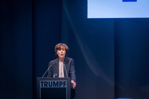 Minister President Michael Kretschmer visited TRUMPF Sachsen SE in Neukirch. After being welcomed