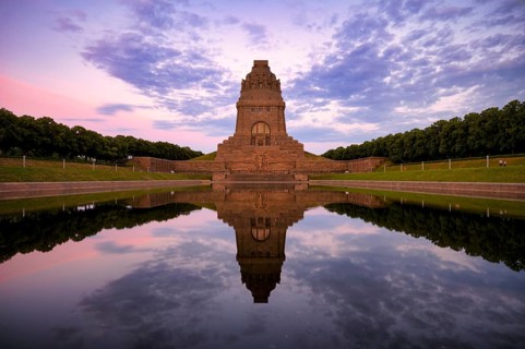 Monument to the Battle of the Nations, evening mood, reflection in the lake, blue hour, Leipzig,