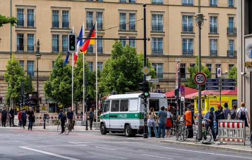 State visit to the Hotel Adlon, police cordon at the intersection of Unter den Linden and