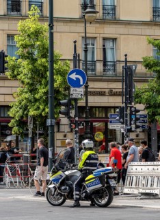 State visit to the Hotel Adlon, police cordon at the intersection of Unter den Linden and