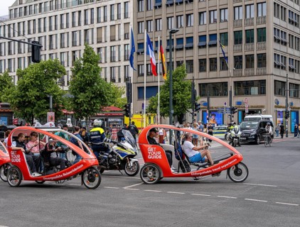 State visit to the Hotel Adlon, police cordon at the intersection of Unter den Linden and