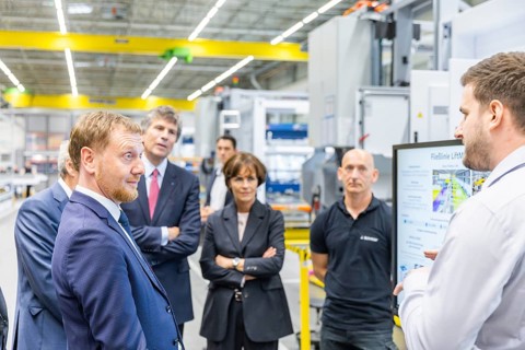 Minister President Michael Kretschmer visited TRUMPF Sachsen SE in Neukirch. After being welcomed