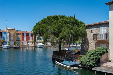 Townscape at the Colourful Houses, Maisons de colorees, Port Grimaud, Var, Provence-Alpes-Cote d