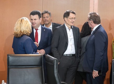 Federal Minister of Defence Boris Pistorius, right, with Federal Minister of Health Karl