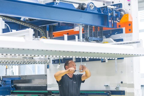 Minister President Michael Kretschmer visited TRUMPF Sachsen SE in Neukirch. After being welcomed