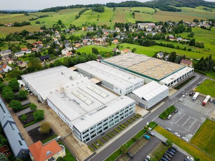 Minister President Michael Kretschmer visited TRUMPF Sachsen SE in Neukirch. After being welcomed