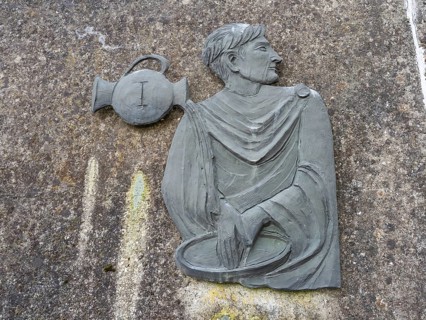 Sculpture, Pontius Pilate washes his hands in innocence, Way of the Cross, Frauenberg, Styria,