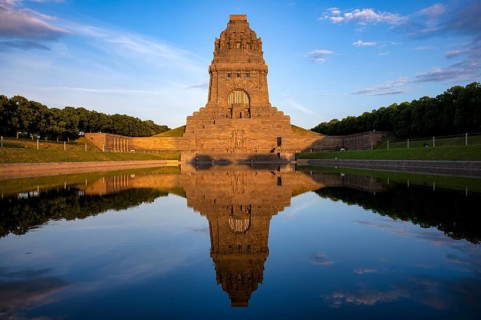 Monument to the Battle of the Nations, reflection in the lake, evening mood, Leipzig, Saxony,