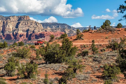 Tourists on Red Rock Jeep Tour look out over the valley in Sedona, Arizona, USA, North America