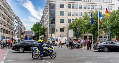 State visit to the Hotel Adlon, police cordon at the intersection of Unter den Linden and