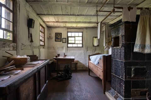 Living area of a traditionally built, old day labourer's house, late 18th century, original