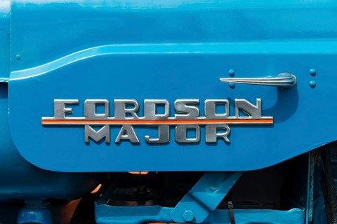 Fordson Major tractor, sheet metal problem on light blue painted bonnet, Offenbach, Dreieich,