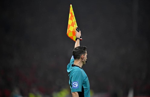 Linesman, assistant referee raises flag, flag, offside, 81st DFB Cup Final 2024, Olympiastadion