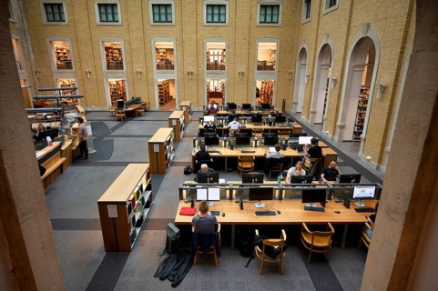Interior view of reading room, students, students, Bibliotheca Albertina, University Library,