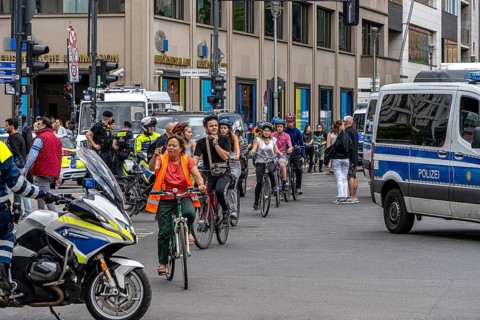State visit to the Hotel Adlon, police cordon at the intersection of Unter den Linden and