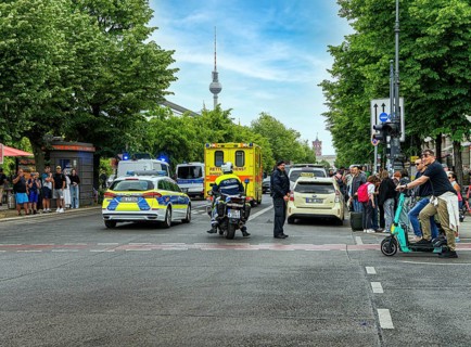 State visit to the Hotel Adlon, police cordon at the intersection of Unter den Linden and
