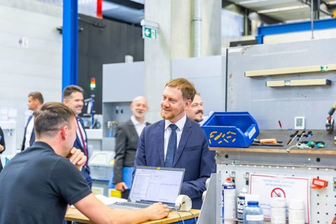 Minister President Michael Kretschmer visited TRUMPF Sachsen SE in Neukirch. After being welcomed
