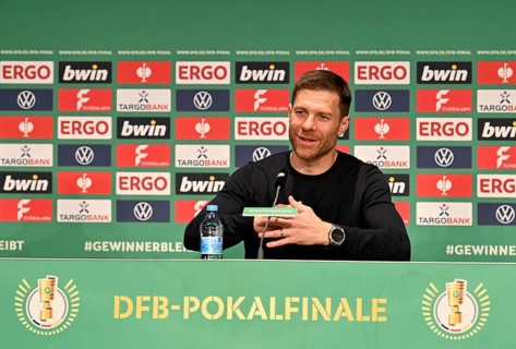 PK press conference, coach Xabi Alonso Bayer 04 Leverkusen, gesture, gestures, logo, 81st DFB Cup