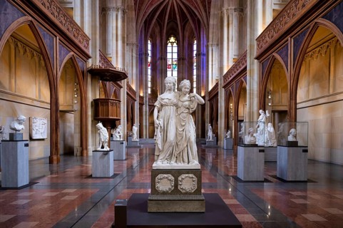 Interior view, double statue of Princesses Luise and Friederike of Prussia by Johann Gottfried