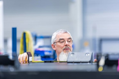 Minister President Michael Kretschmer visited TRUMPF Sachsen SE in Neukirch. The company is one of