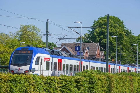 Local train at the railway station, Bad Zwischenahn, Lower Saxony, Germany, Europe