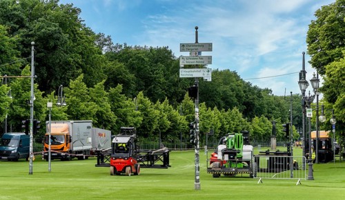 Brandenburg Tor and Strasse des 17. Juni, preparations for the fan mile on the occasion of the
