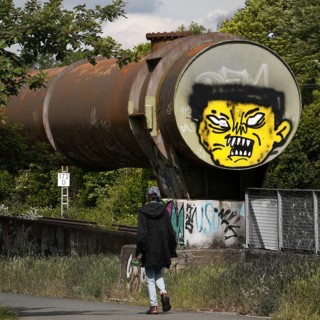 Phoenix-Park at the Phoenix-West blast furnace, path to the Hympendahl slag heap with graffiti,