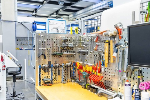 Minister President Michael Kretschmer visited TRUMPF Sachsen SE in Neukirch. After being welcomed