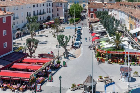 Marketplace with shops and restaurants, Port Grimaud, Var, Provence-Alpes-Cote d Azur, France,