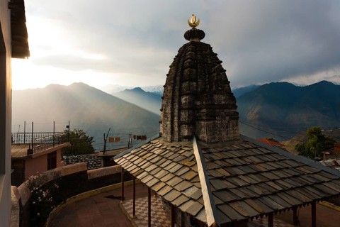 A minor temple at Bhimakali Temple complex overlooks the view of the Himalayas in Sarahan, Himachal