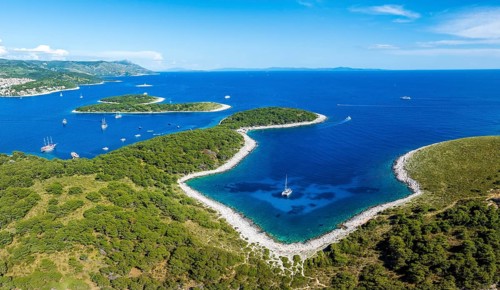 Bay with boats, Pakleni or Paklinski Islands off the island of Hvar, Dalmatia, Croatia, Europe