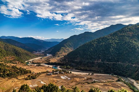 The Punakha Valley is famous for its Punakha Dzong which is one of the largest monestary in Asia