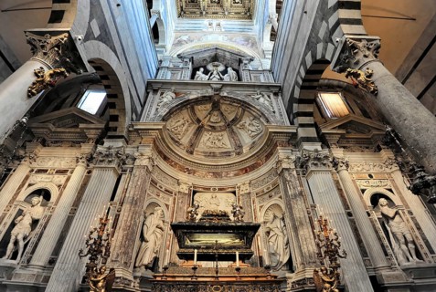 Interior view, Cathedral of Santa Maria Assunta, Pisa, Tuscany, Italy, Europe, Impressive shrine