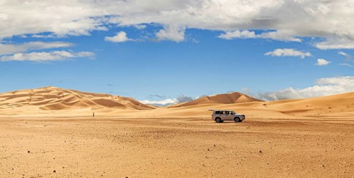 Offroad Jeep safari in the beautiful Omani Rub al-Chali Desert