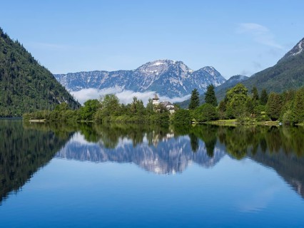 Morning atmosphere, reflection, Grundlsee Castle in the morning light, Grundlsee, Salzkammergut,
