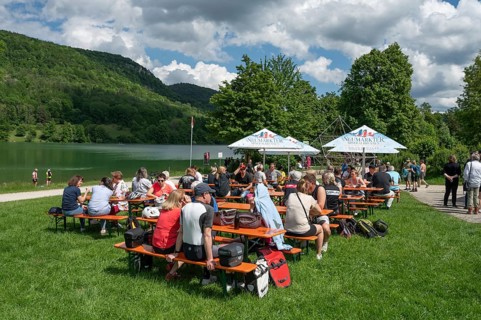 Guests in a garden at the Happburg reservoir, Happurg, Middle Franconia, Bavaria, Germany, Europe