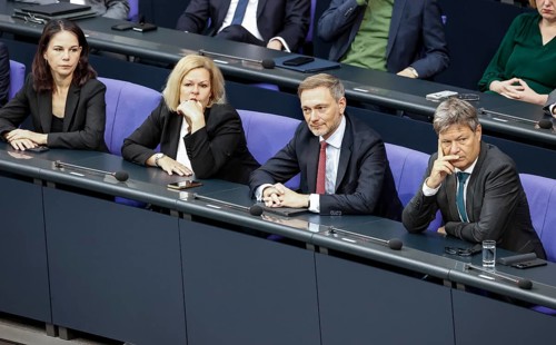 Federal Economics Minister Robert Habeck, right, Federal Finance Minister Christian Lindner,